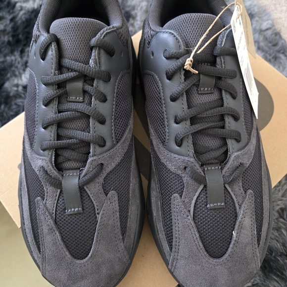 Yeezy Black 700 2019 Utility Black - Picture 3 of 3